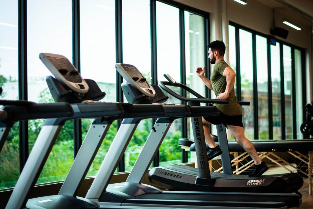 THE 7 EXERCISE TIPS WHEN YOU USING THE TREADMILL